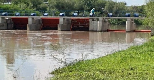 Lluvias llenan los ríos de Pénjamo… pero el agua contamina los suelos con metales 