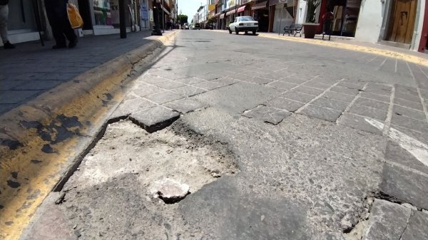 Exigen a autoridades de Salamanca a rehabilitar la céntrica calle Juárez