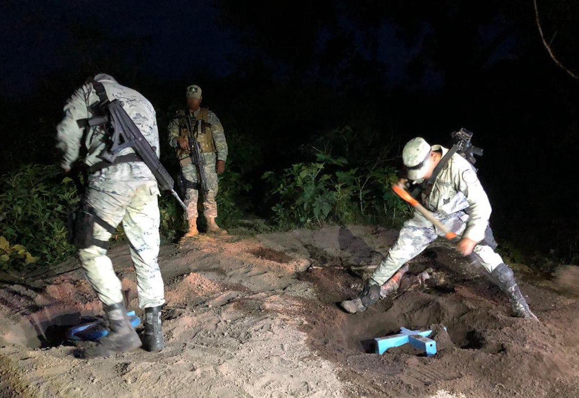 Aseguran tinacos enterrados con huachicol en Guanajuato y toma clandestina