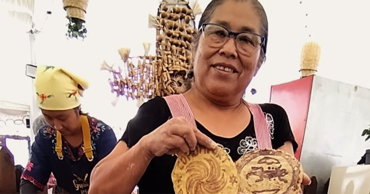 Celia Juárez mantiene viva la tradición de la tortilla artesanal en Comonfort