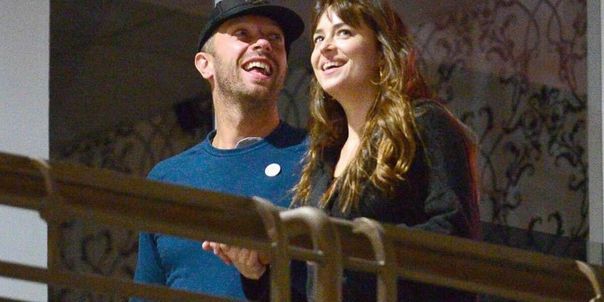 Chris Martin y Dakota Johnson desmienten su ruptura a través del representante de la actriz 