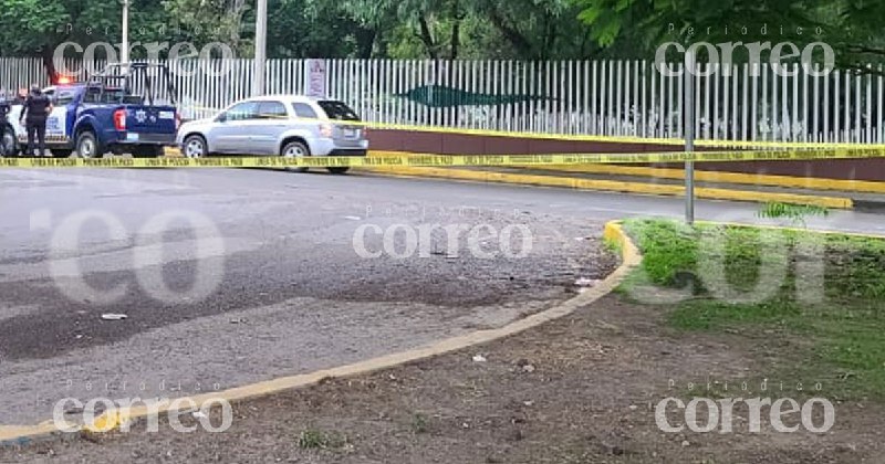 Motociclista muere tras chocar contra muro en carretera Silao-Romita