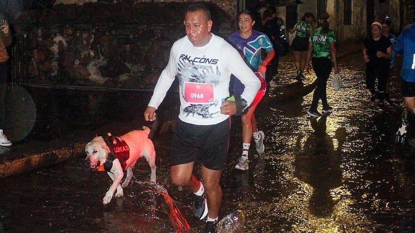 Ni la lluvia los detuvo en la Carrera de Superhéroes SIMUB 2024