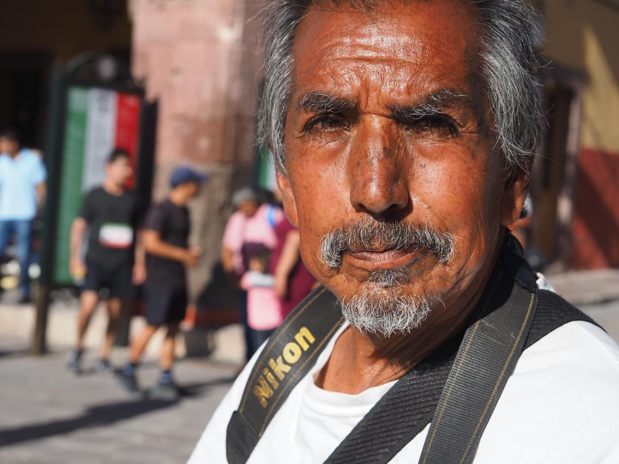 San Miguel de Allende despide a José Ortiz 'El Negro' Moya, reconocido fotoperiodista