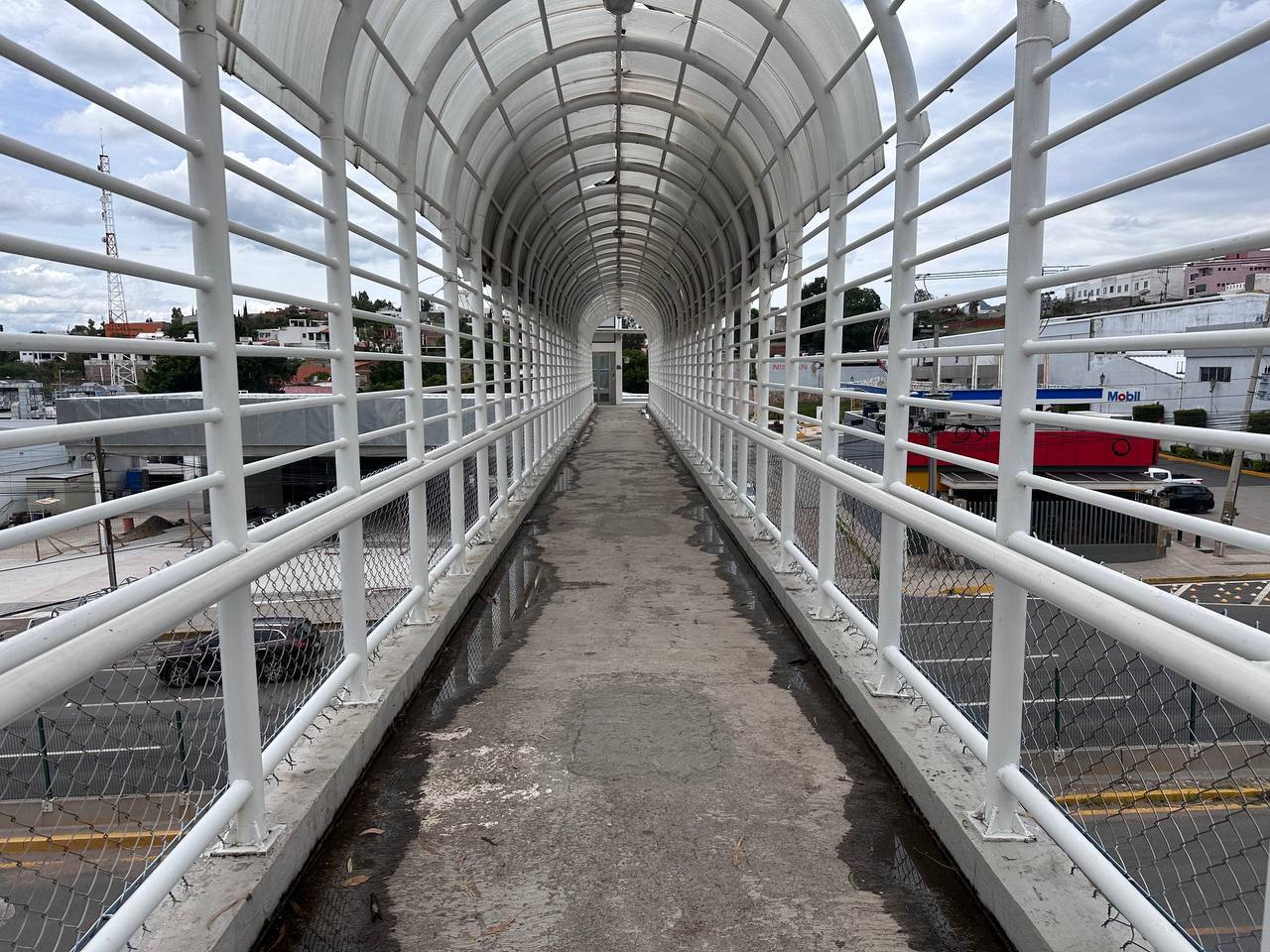 Puente peatonal de Telmex en Guanajuato está en el abandono y con falta de mantenimiento