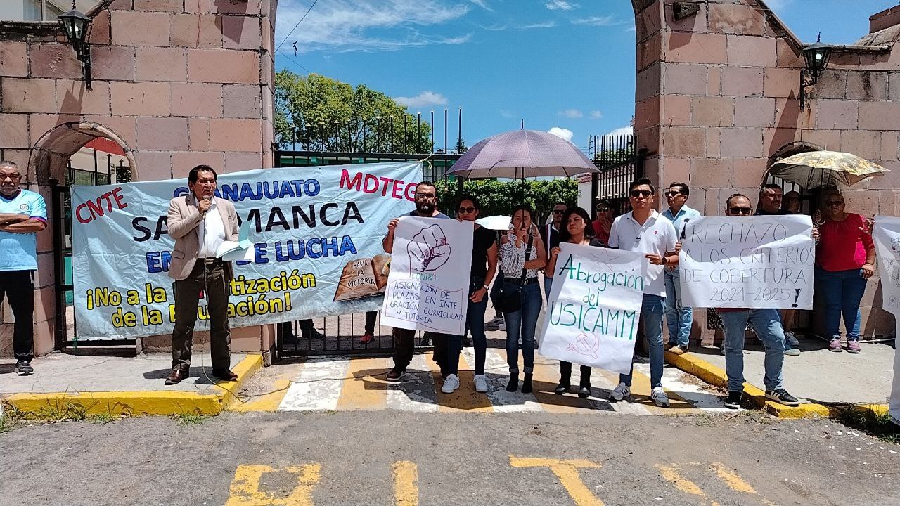 Protestan maestros de secundaria en Salamanca por disminución de horas laborales