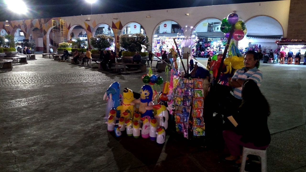 Portales del centro histórico de Irapuato se convierten en cantina; comerciantes exigen vigilancia