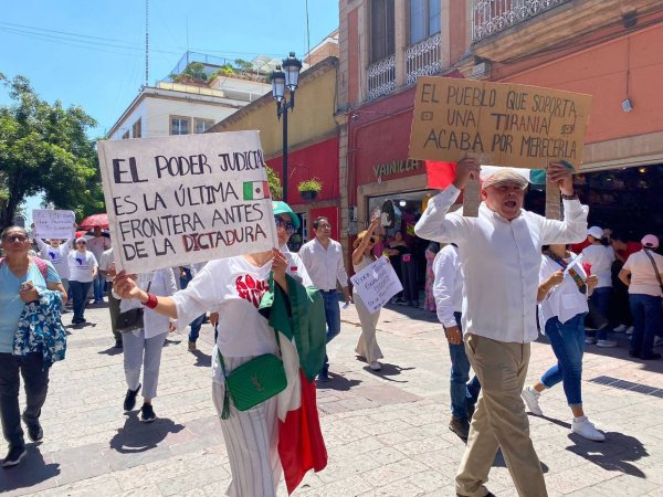 “Si el pueblo se informa no pasa la reforma”: marchan en defensa del Poder Judicial en Guanajuato