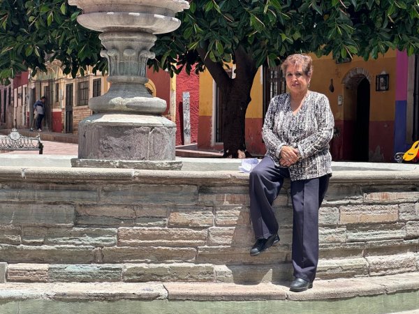 Carolina, maestra jubilada de Guanajuato, defiende el equilibrio entre tecnología y tradición en la enseñanza