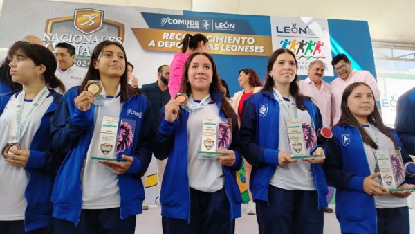 León premia a jóvenes campeones por su participación en Juegos CONADE 2024