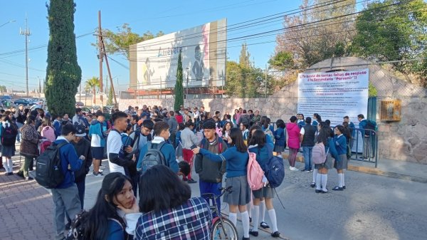 Directora de secundaria en San José Iturbide es suspendida temporalmente tras protesta