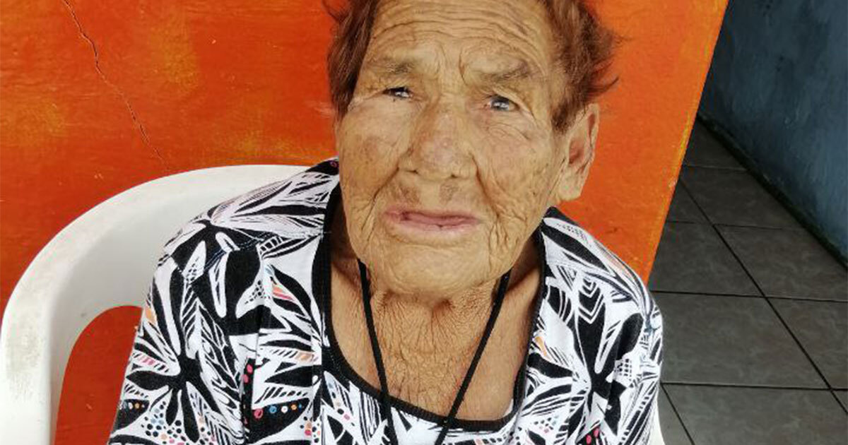 Doña Carmen, de más de 90 años, enfrenta la soledad a pesar de tener una gran familia en Acámbaro