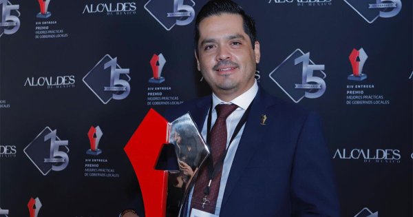 Recibe el presidente César Prieto Premio a las Mejores Prácticas de Gobiernos Locales 2024 