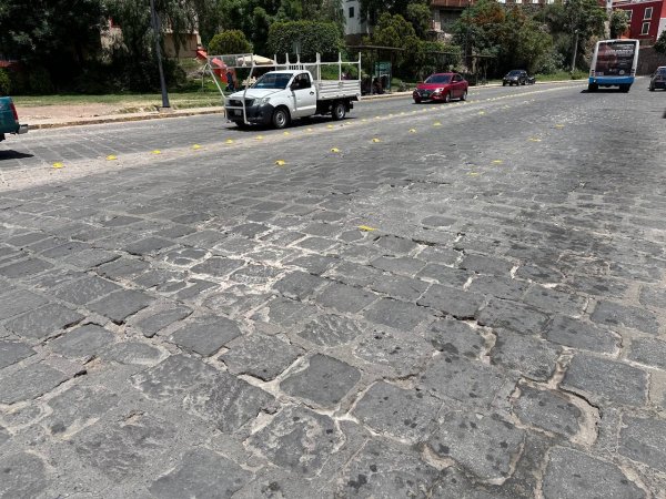 Entre baches y adoquines rotos, dejan sin mantenimiento a la entrada de Guanajuato 