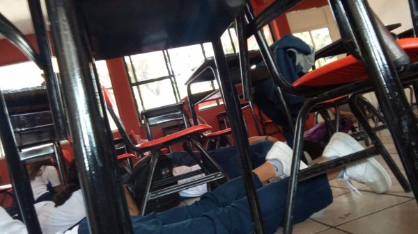 Hombres armados entran a secundaria Natahi en Celaya y disparan, ¿qué pasó?