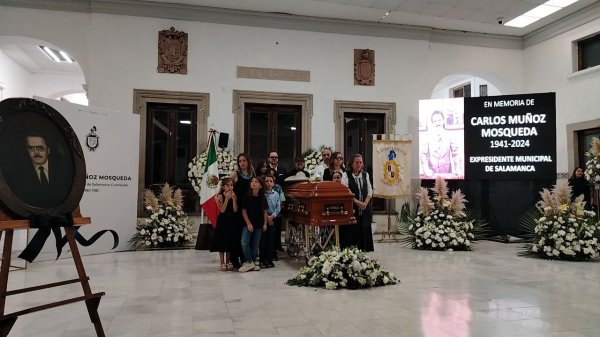 Familia y amigos dan último adiós a Carlos Muñoz Mosqueda, expresidente de Salamanca 