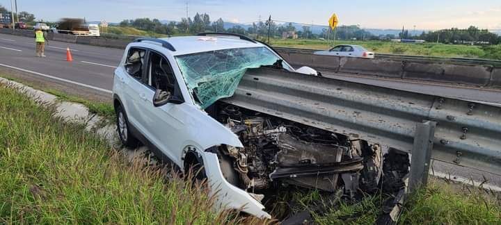 Automovilista sobrevive a accidente en Curva del Potrero, en Silao