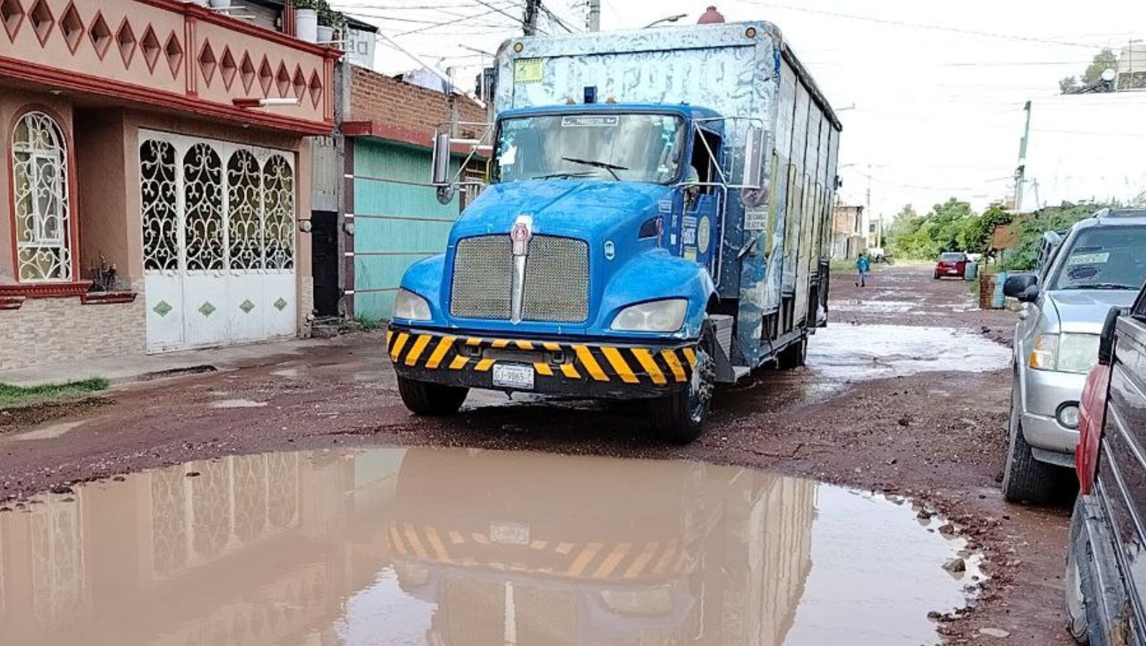 Vecinos de El Rocío de Salamanca exigen pavimentación tras 12 años de promesas incumplidas