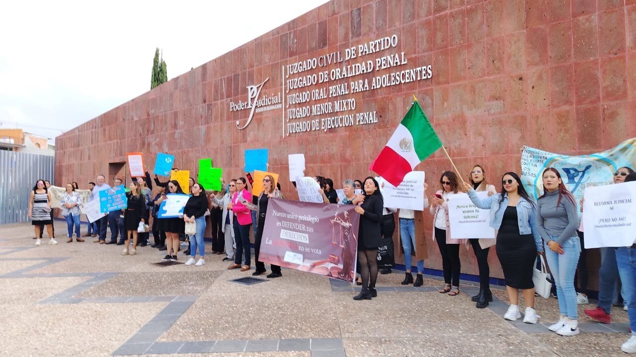 Trabajadores del Poder Judicial Guanajuato protestan; aprueban reforma pero no sus términos