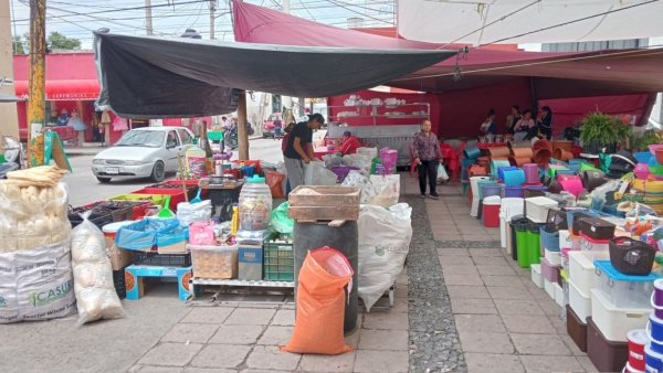 Comerciantes de San José Iturbide desalojan mercado por remodelación