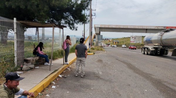 Alumnos de Diciva de la UG piden ampliar horarios a El Copal; es inseguro esperar en paradas