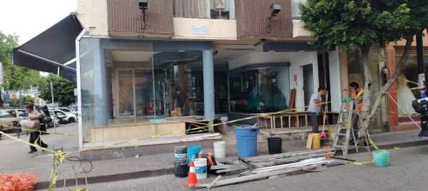 Accidente en Celaya deja a una persona herida y daños materiales a una tienda de novias 