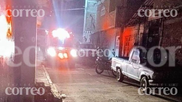 Balacera en Juventino Rosas deja dos heridos tras ataque en una casa