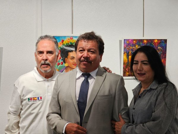 ¡Grande! Luis Valentín, pintor de Apaseo el Grande, expone su trabajo en Valladolid