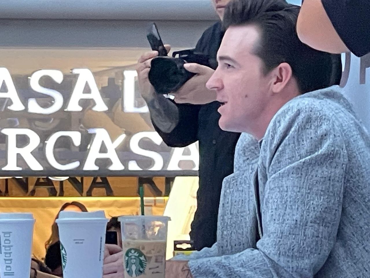 Drake Bell se presenta en León y firma autógrafos para cientos de admiradores 