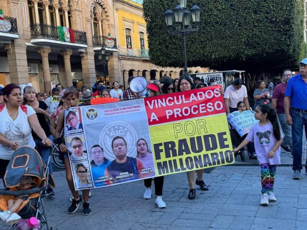 Sin rendirse, protestan víctimas de Punto Legal en León: “nos robaron un sueño” 