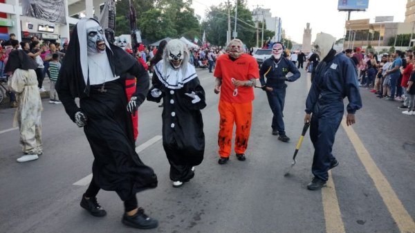 Más de 100 monstruos llenan de terror las calles de Irapuato | Galería 