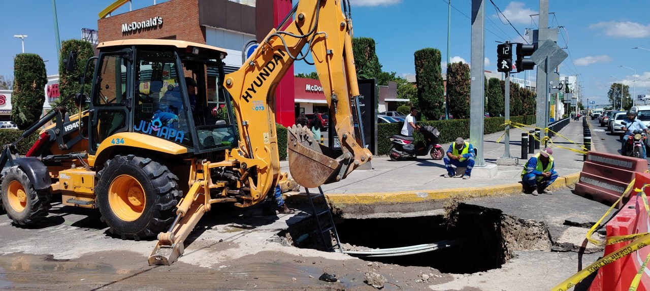 ¿Por qué salió un socavón en la avenida Tecnológico de Celaya? Esto dijo Jumapa