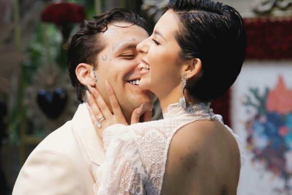 Video | Christian Nodal revela cómo es su vida de casado con Ángela Aguilar