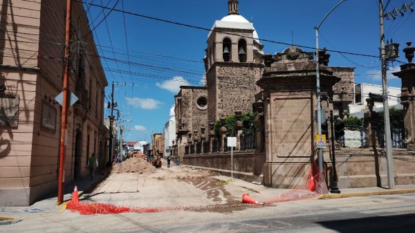 Comerciantes temen que “la tierra se vuelva a abrir” en Irapuato; socavón les quitó clientes 