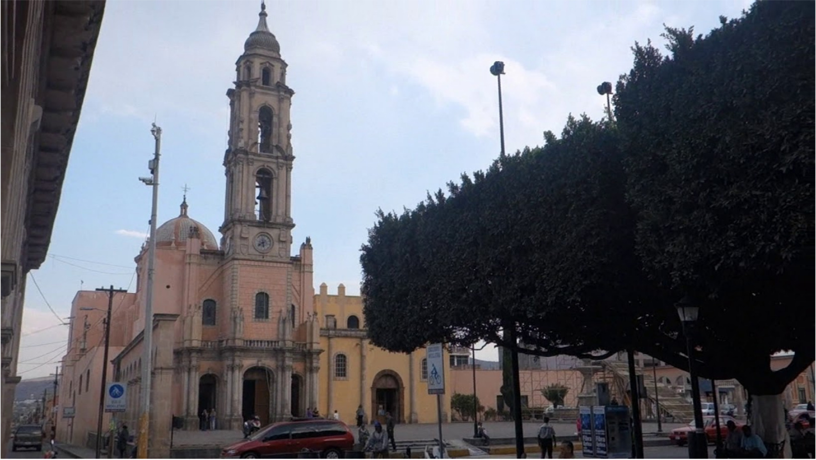 Vecinos de El Derramadero en Uriangato urgen cierre del relleno sanitario por malos olores