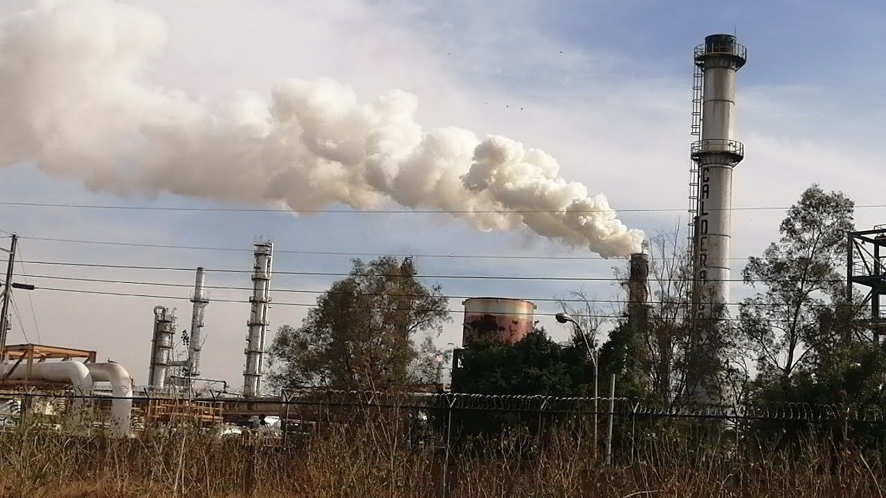 Activan precontingencia ambiental por altos niveles de dióxido de azufre en Salamanca, ¿es peligroso? 