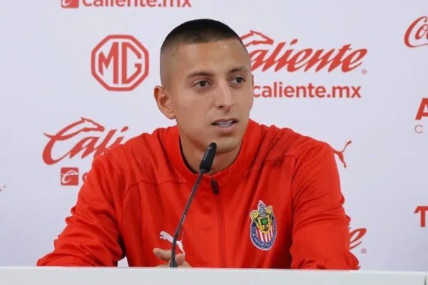 Roberto 'Piojo' Alvarado lanza explosivo en sala de prensa de las Chivas; así se disculpó