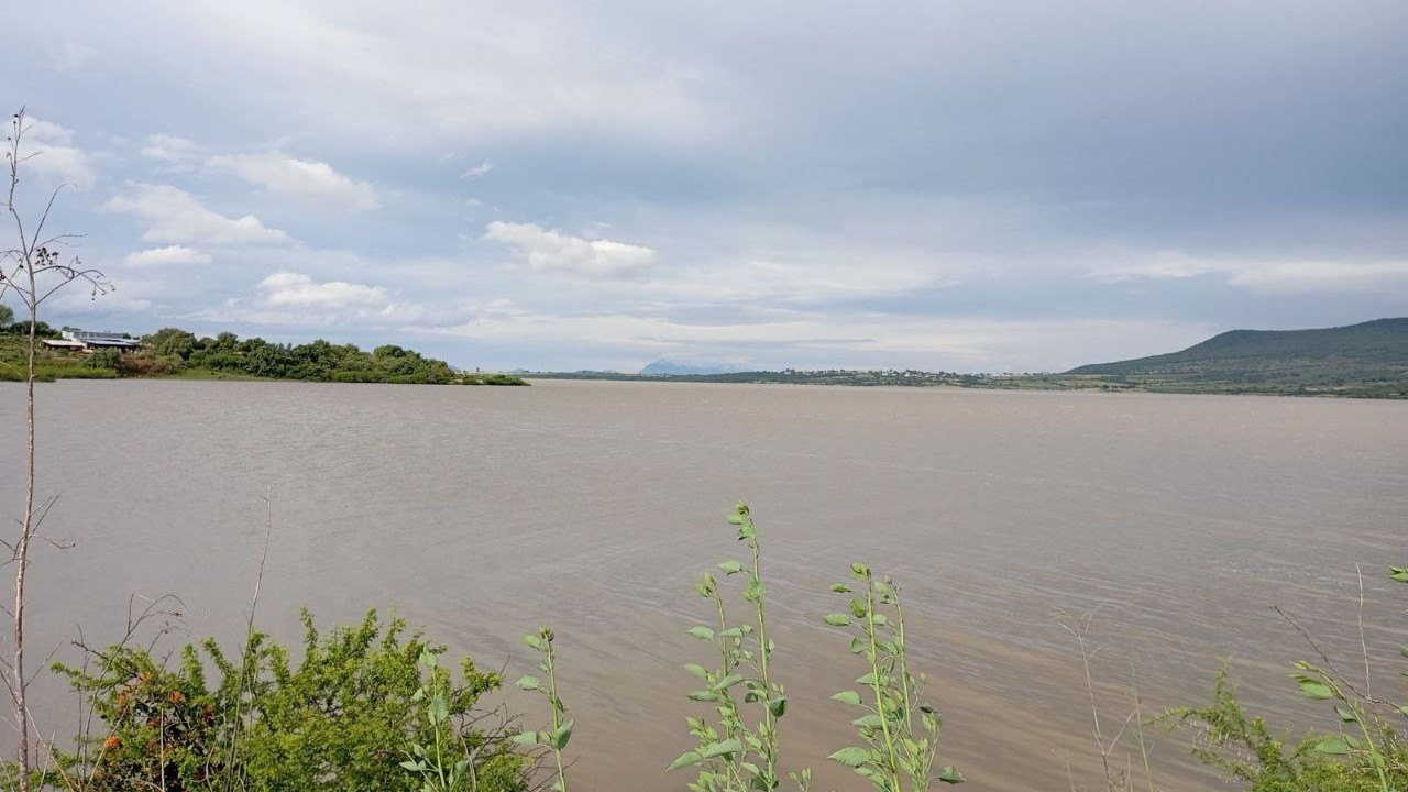 Sufren ahora por exceso de agua: Presa Solís se desborda, otras están cerca 