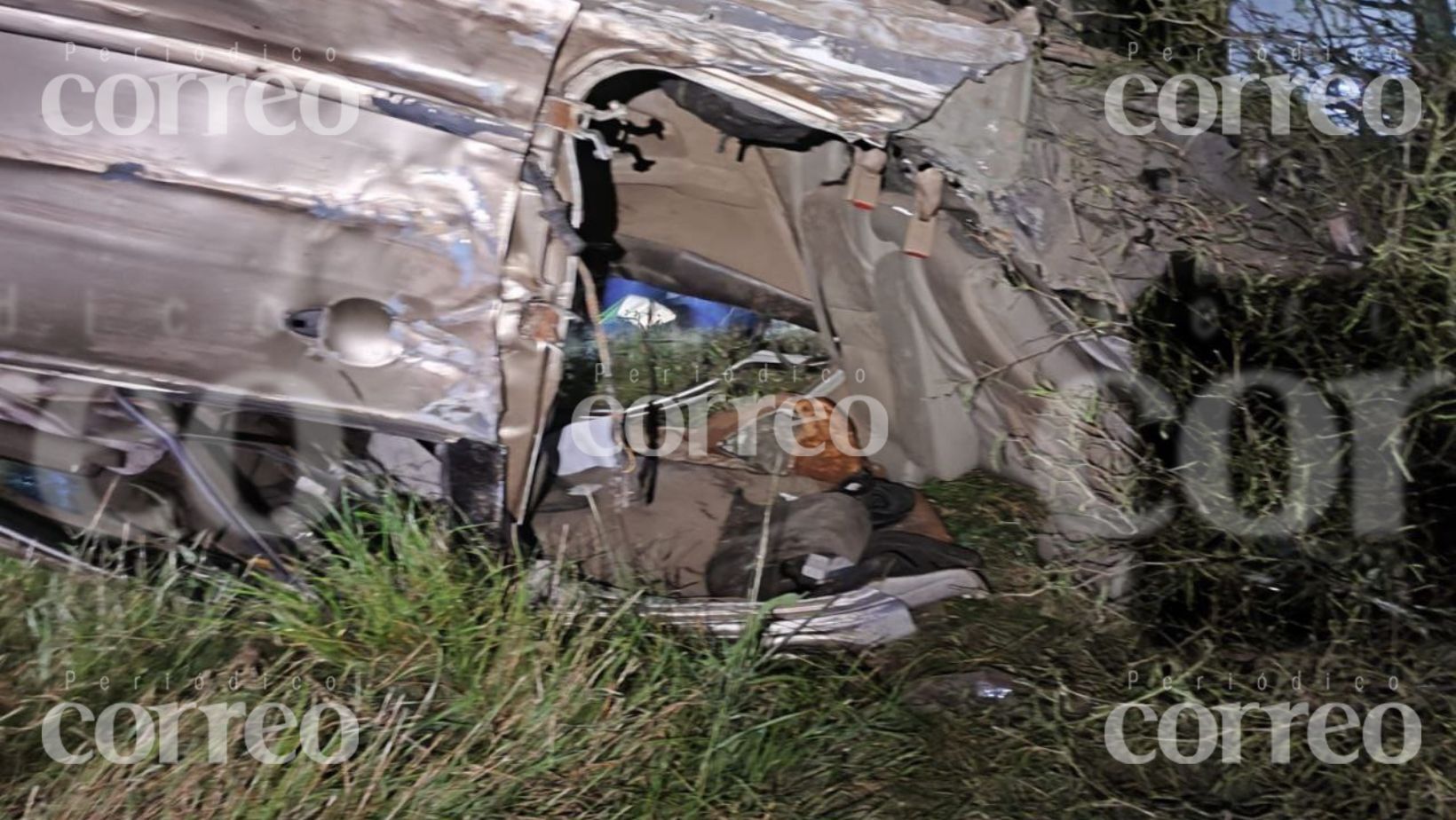 Dos adolescentes pierden la vida en accidente de autos de Silao