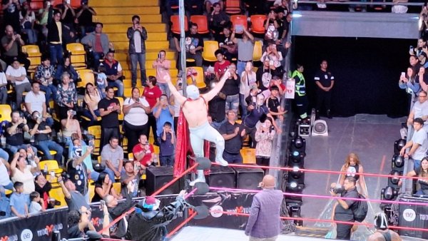 Hijo del Santo se despide del ring con emotiva lucha en León