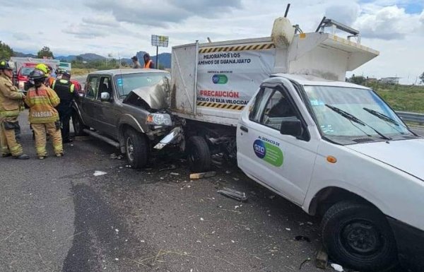 Choca vehículo del Gobierno de Guanajuato en carretera a Silao, ¿qué pasó?