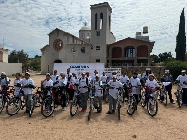 Unidos por la Montaña entrega 64 bicicletas a estudiantes de Dolores Hidalgo