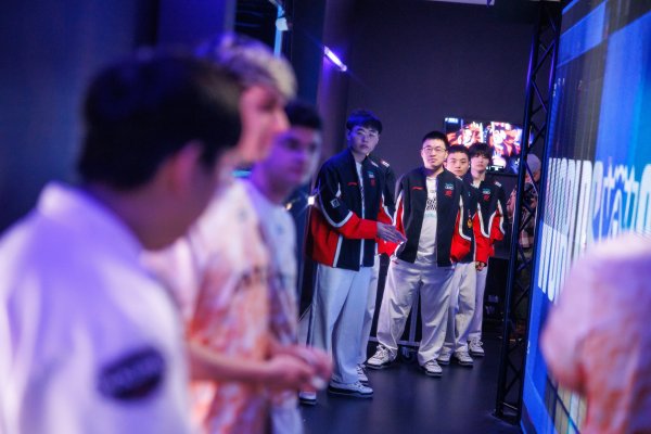 Weibo Gaming elimina a Fnatic y avanza a los cuartos de final en los Worlds 2024