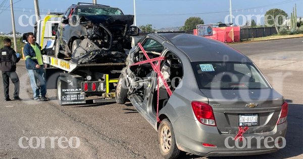 Intenso choque en carretera Irapuato-Abasolo deja dos conductores muertos