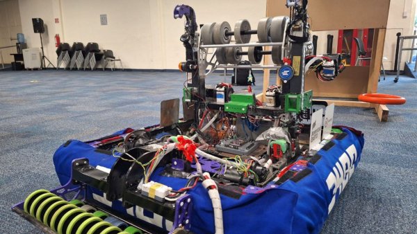 Estudiantes de León crean robot Abtomat 3480 para competir en Estados Unidos