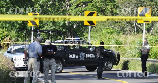 Balean a un hombre y una mujer en la curva “del diablo” en la carretera Valle de Santiago a Yuriria