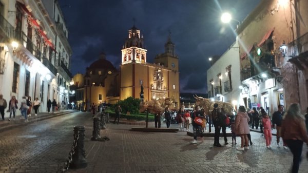 Con más visitantes, así se vivió el segundo fin de semana del FIC en Guanajuato