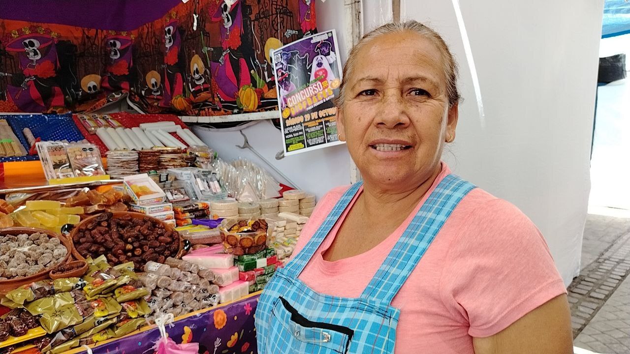 Doña Rosa preserva los tradicionales dulces mexicanos en la Feria del Alfeñique de Irapuato