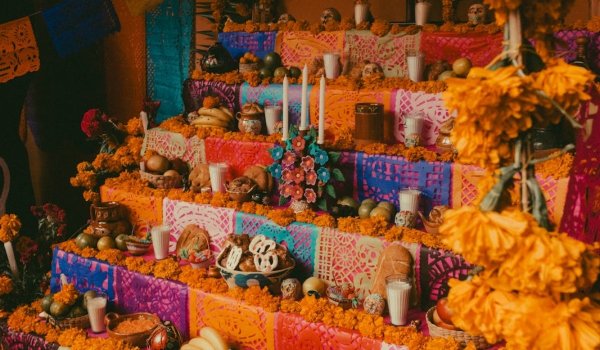 ¿Cuándo se debe poner la ofrenda de Día de Muertos?