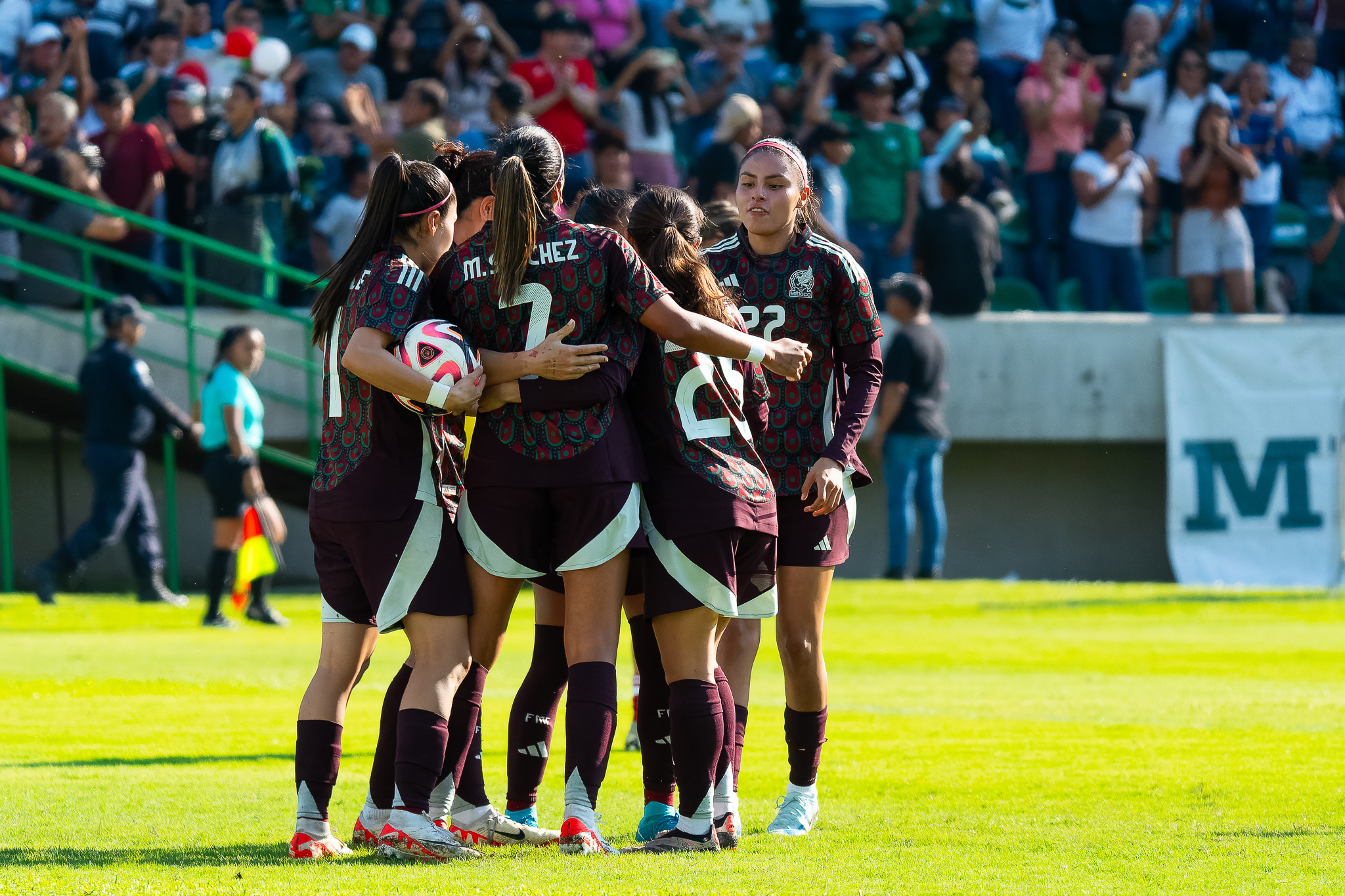 México Femenil regresa a la victoria y golea 3-0 sobre Venezuela